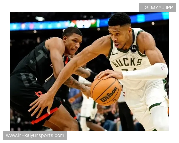 字母哥空中接力补篮，雄鹿篮下火力稳固